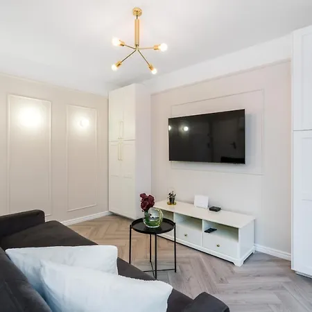 Modern Center By Renters Apartment