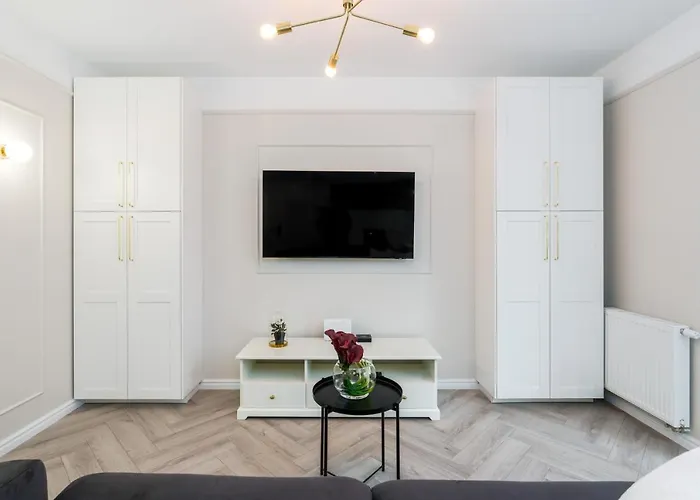 Modern Center By Renters דירה *